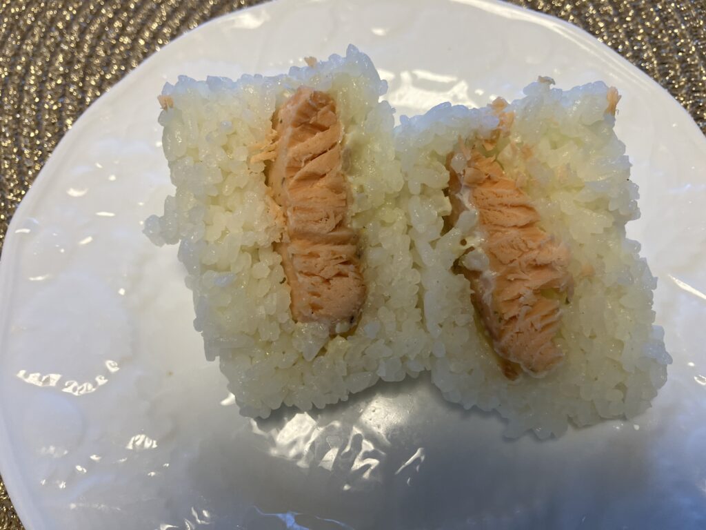 ごちむすび 銀鮭のムニエル風中味