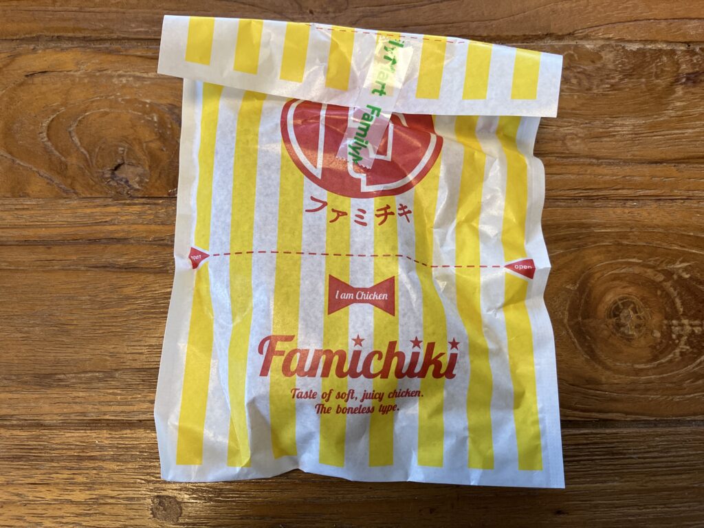 ファミリーマートファミチキレッド