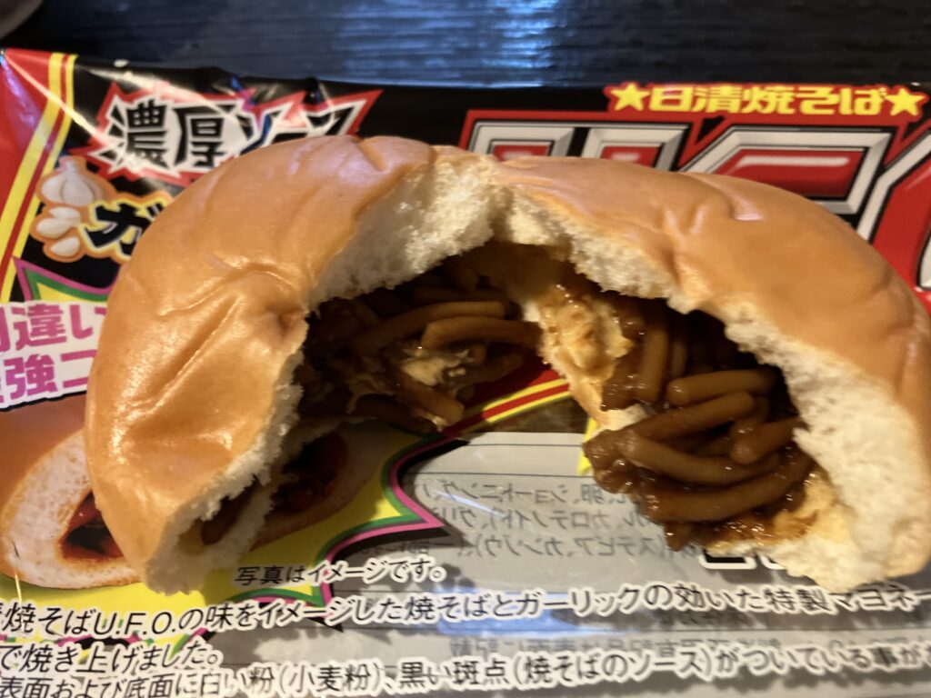 U.F.O.プチぶっ濃い濃厚焼きそばパン濃厚な焼きそばが