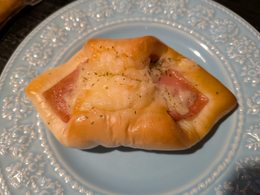 ローソのパンミックスピザパン