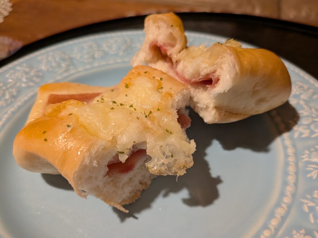 ローソのパンハムチーズマヨネーズどこを食べても