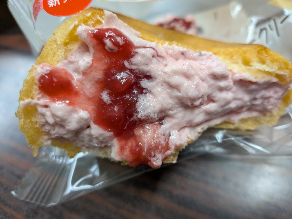 セヴンイレブンスィーツいちごのダブルシュークリーム食べたい