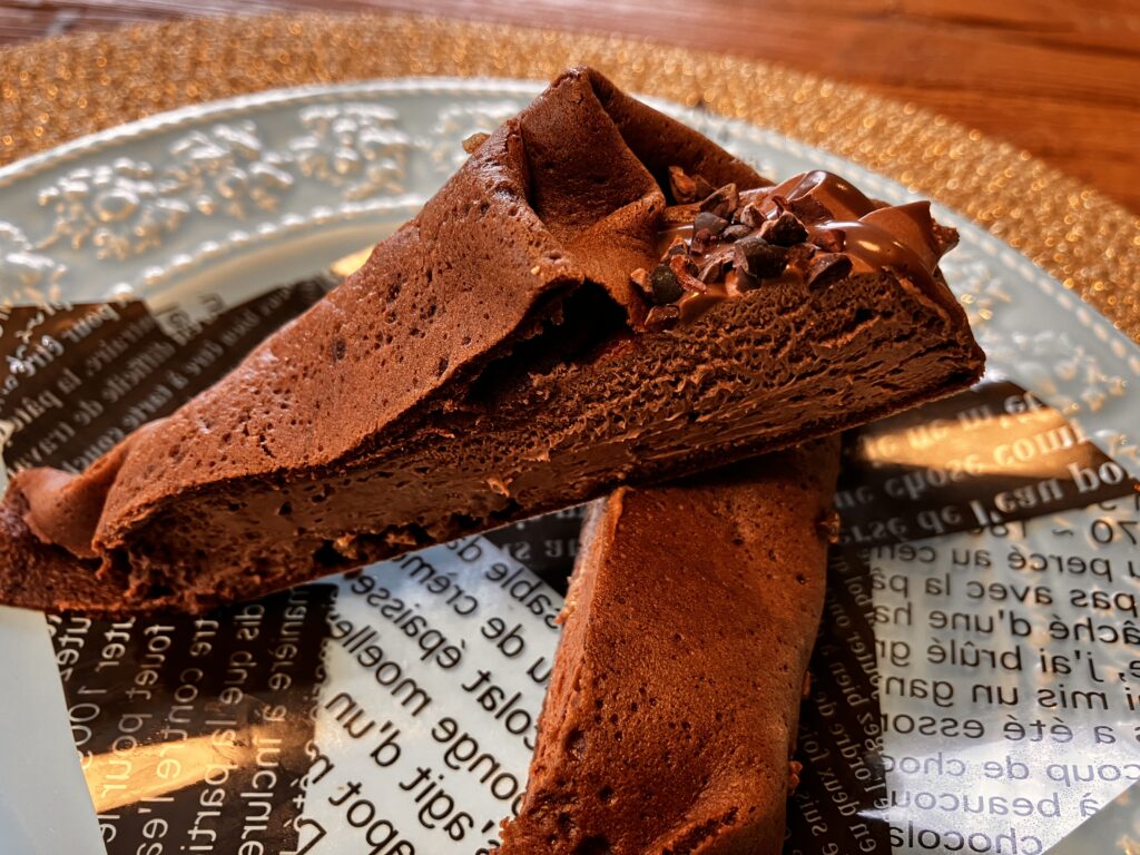 ローソンスィーツゴディバショコラクレープいただきます。