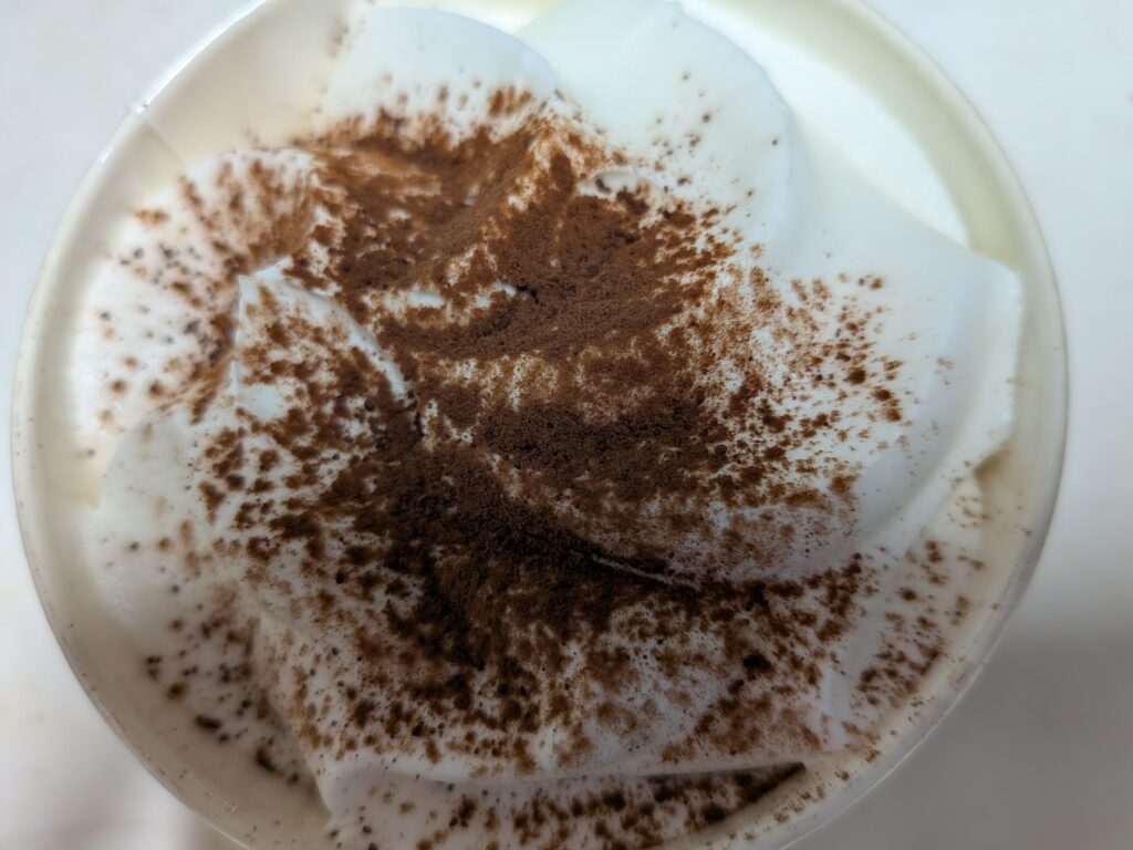 ローソンとろけるチョコソースのガトーショコラ