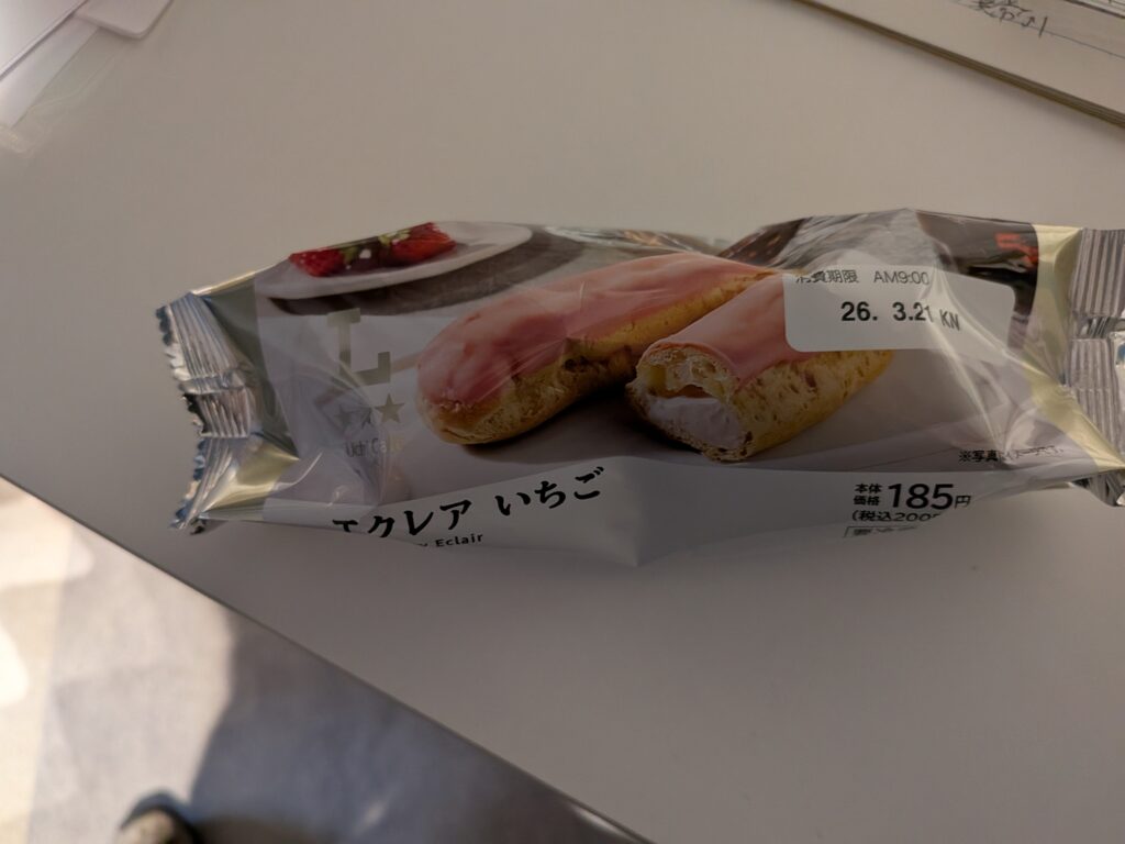 ローソンスイーツエクレアいちご