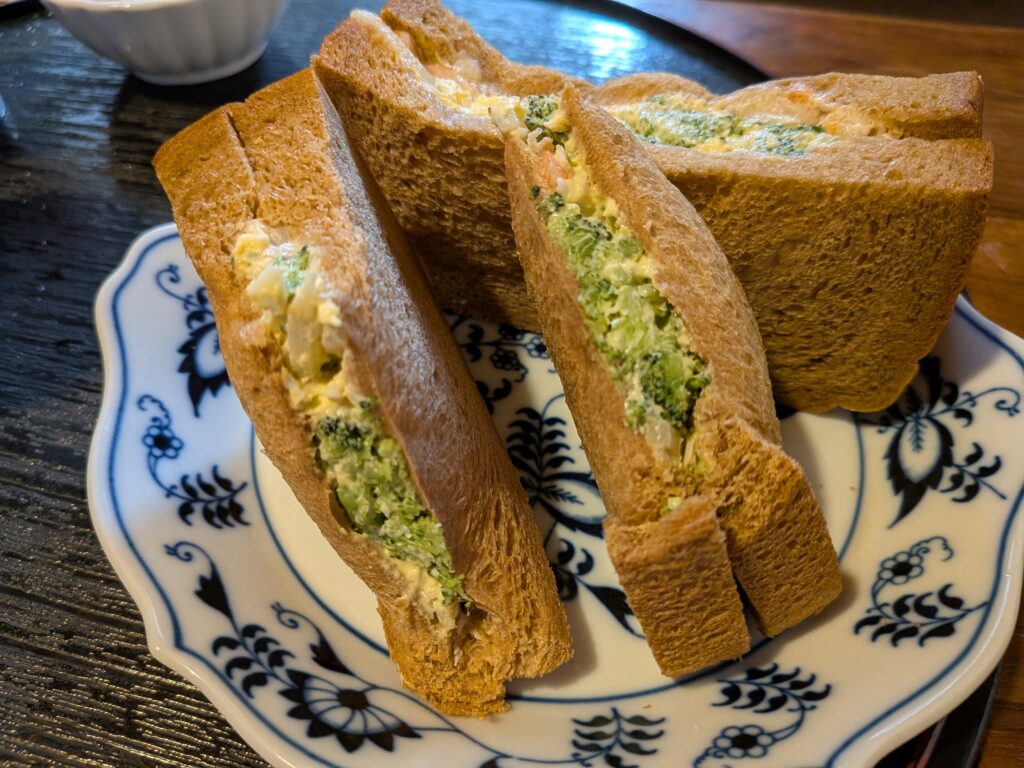 New Daysカフェサンド海老とブロッコリーカット