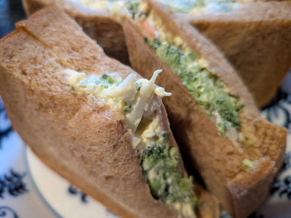 New Daysカフェサンド海老とブロッコリー断面