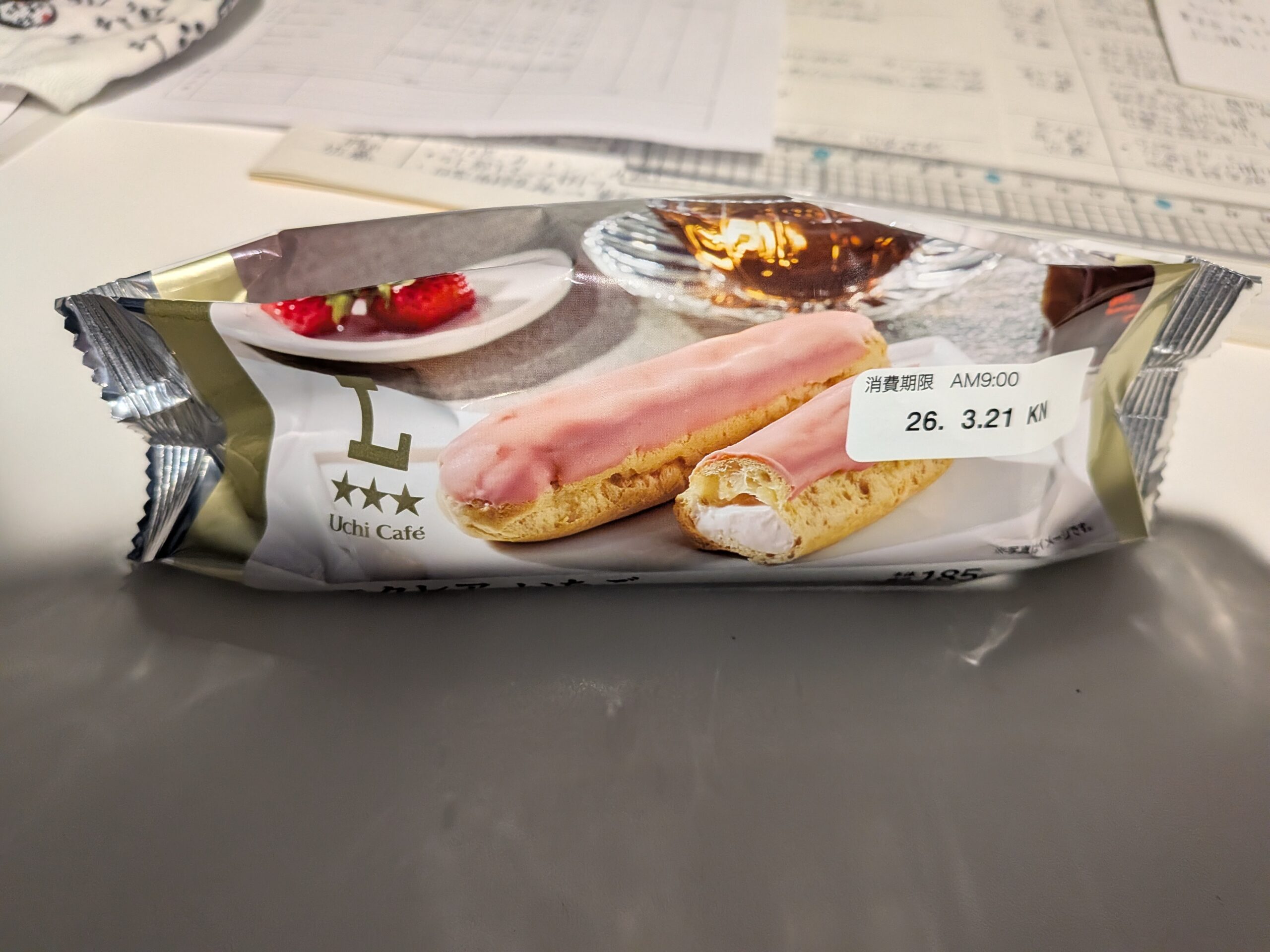 ローソンスィーツエクレアいちご店頭